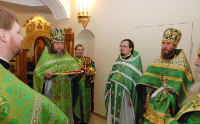Встреча митрополита Иринея настоятелем храма в честь преп. Иоанна Лествичника священником Игорем Собко