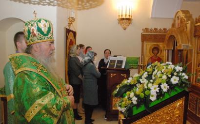 митрополит Ириней приложился к храмовой иконе преп. Иоанна Лествичника