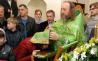 священник Игорь Собко проводит первую исповедь прихожан в храме в честь преп. Иоанна Лествичника